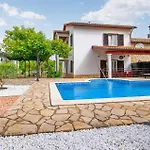 Hébergement de vacances 3 Bedroom Beautiful In *