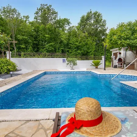 3 Bedroom Beautiful In Labin (Istria)