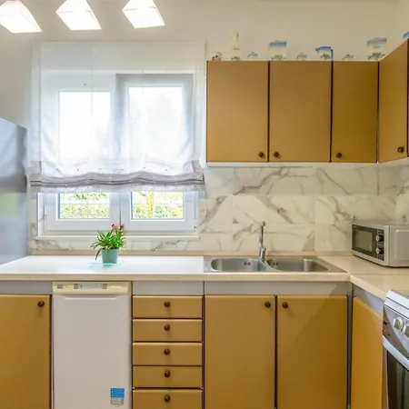 3 Bedroom Beautiful In Semesterbostad *