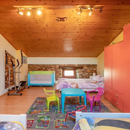 3 Bedroom Beautiful In Semesterbostad Labin (Istria)